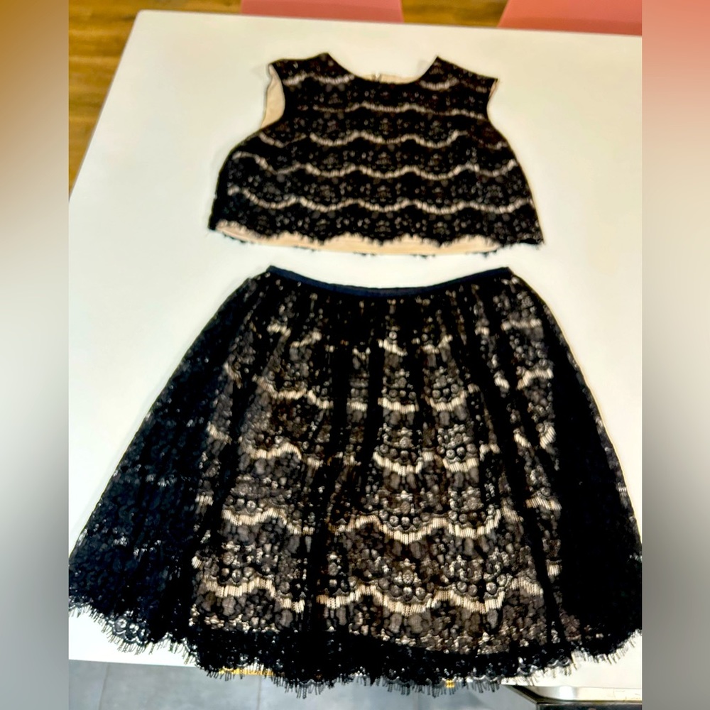 Lark & Ro 2 piece lace set, NWOT